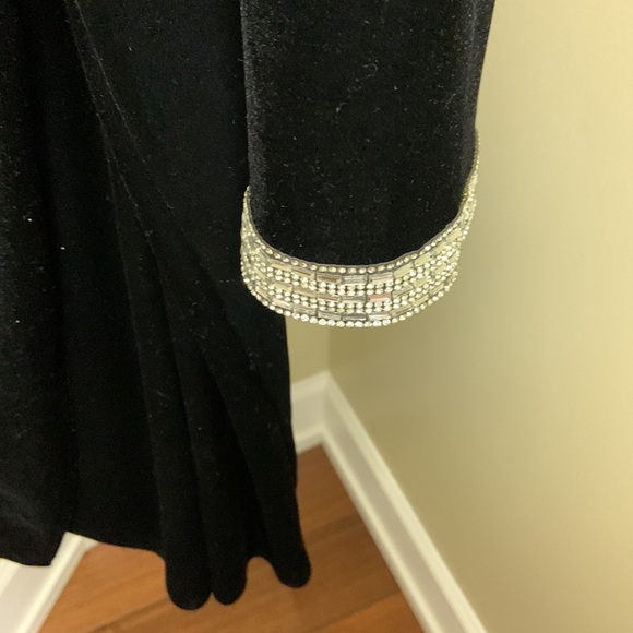 Ellen Tracy black velvet stretchy with sparkly accents - Picture 4 of 10